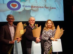 Compassieprijs 2017: wie zorgt er voor de zorgverlener?
